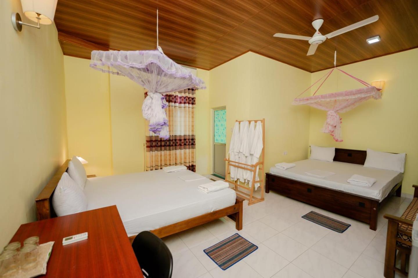 Suwani Pinnawala Homestay Экстерьер фото