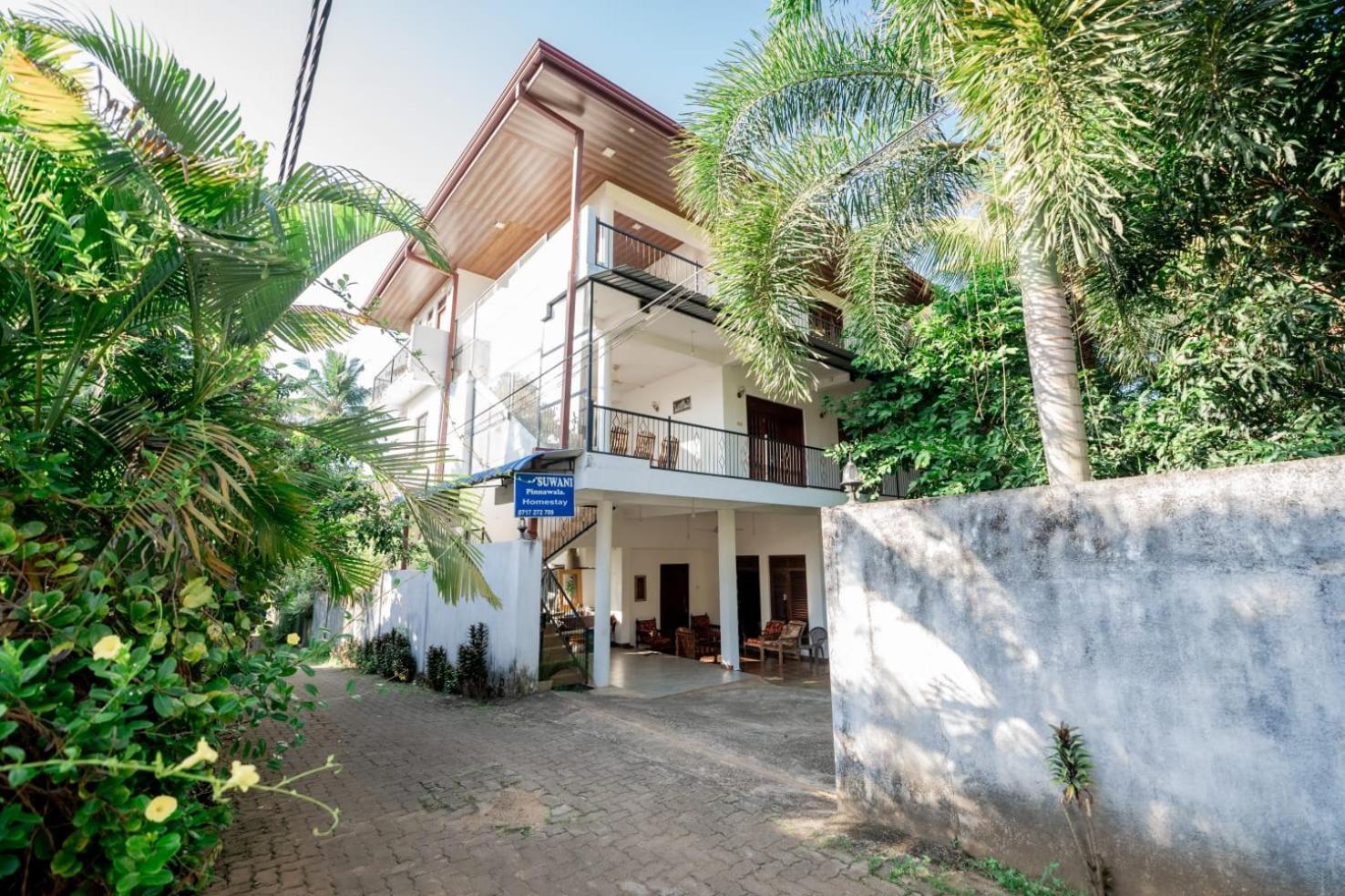 Suwani Pinnawala Homestay Экстерьер фото