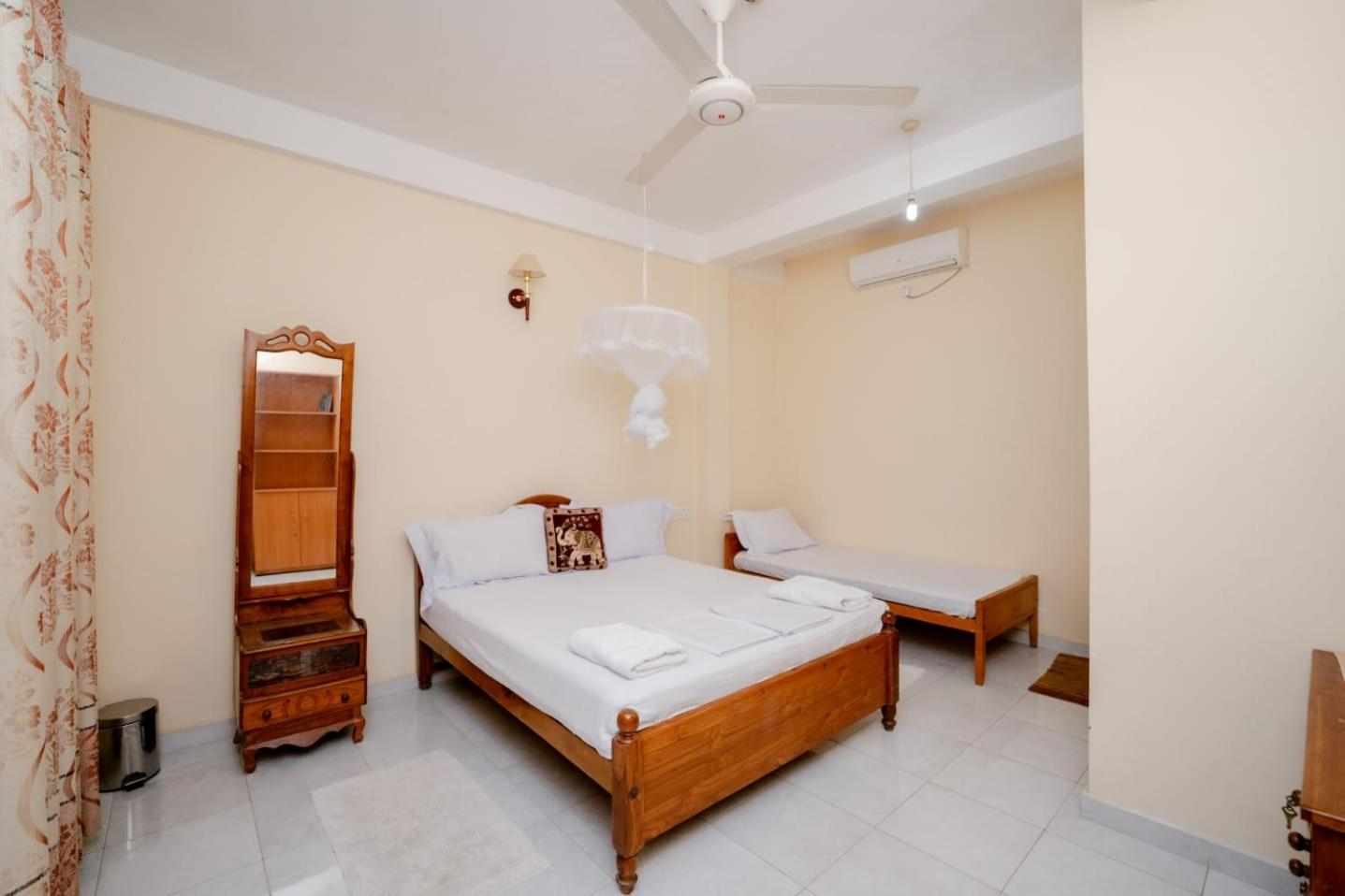 Suwani Pinnawala Homestay Экстерьер фото