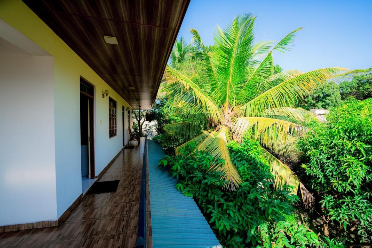 Suwani Pinnawala Homestay Экстерьер фото
